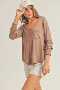 MOCHA FLOWY V-NECK